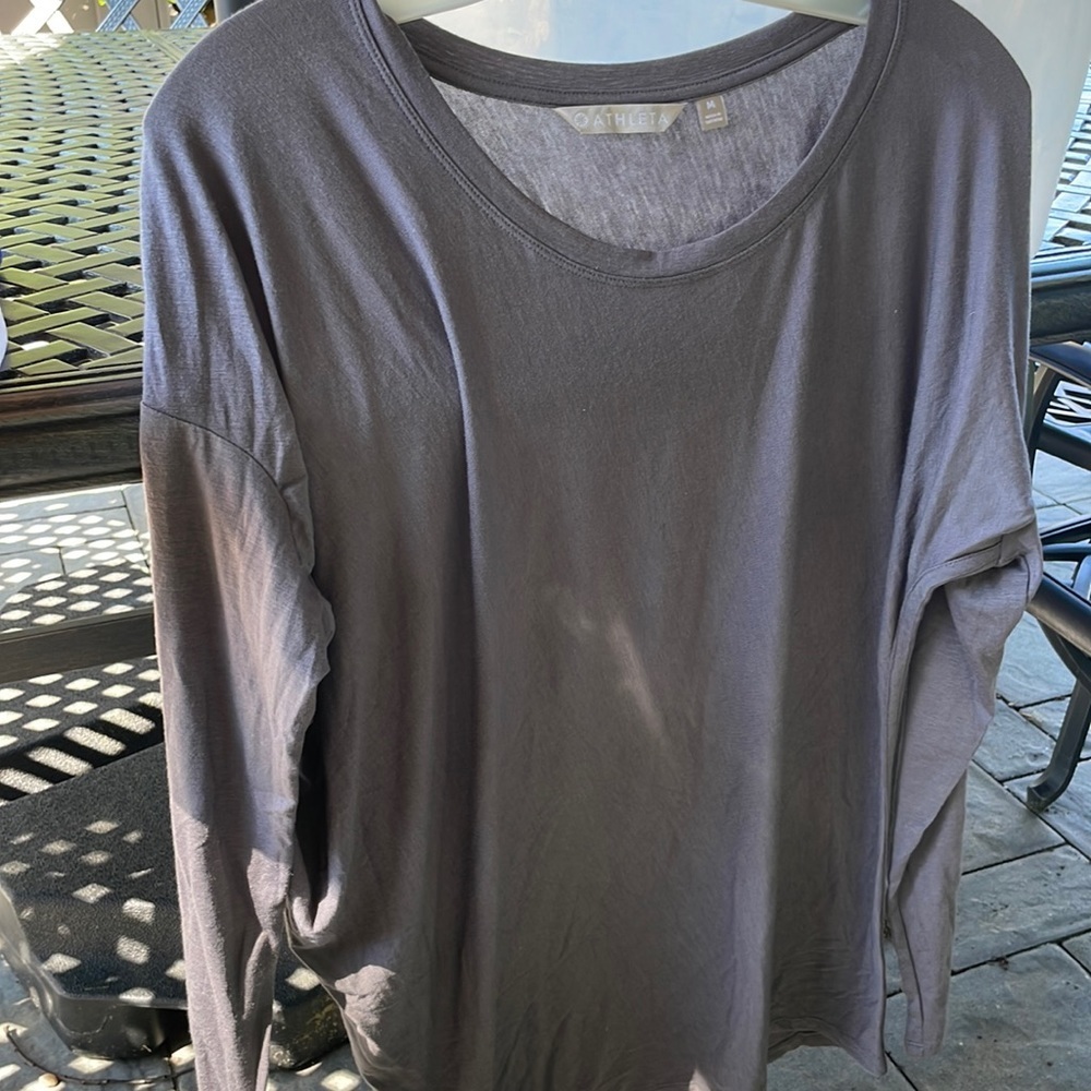 Athleta M gray long sleeve lightweight tee